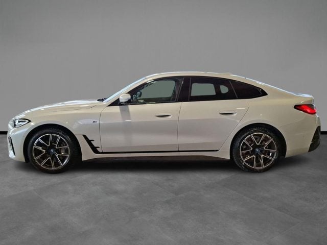 BMW i4 eDrive 40 Msport + Tetto Apr. - foto 3 di 4