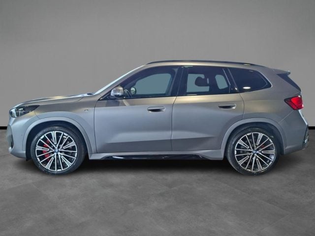 BMW iX1 xDrive 30 Msport Pro + Tetto Apr. - foto 3 di 4