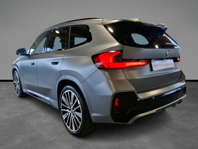BMW iX1 xDrive 30 Msport Pro + Tetto Apr. - foto 4 di 4