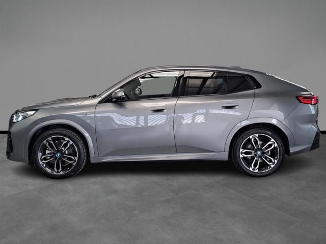 BMW iX2 xDrive 30 Msport - foto 3 di 4