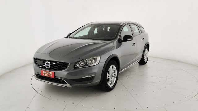 Volvo V60 Cross Country D3 Geartronic Momentum - foto 3 di 63