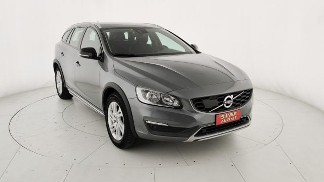 Volvo V60 Cross Country D3 Geartronic Momentum, del 2016, 132.000 km, in vendita a Crema (CR)