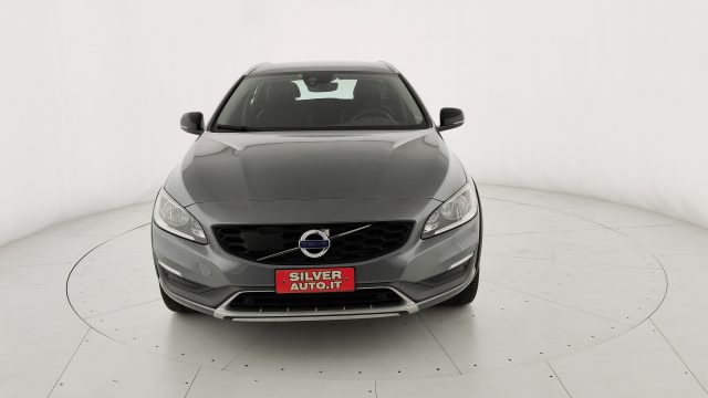 Volvo V60 Cross Country D3 Geartronic Momentum - foto 2 di 63