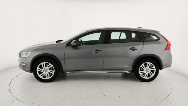 Volvo V60 Cross Country D3 Geartronic Momentum - foto 4 di 63