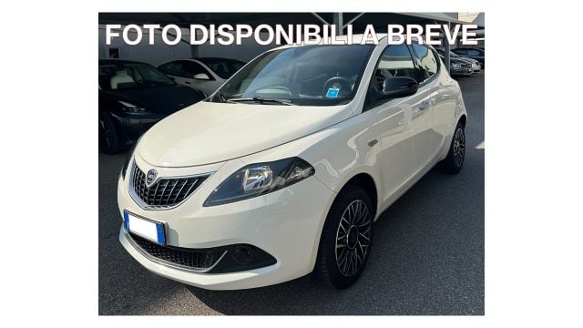 Lancia Ypsilon 1.0 FireFly 5 porte S&S Hybrid Platino, del 2024, 50.700 km, in vendita a Crema (CR)