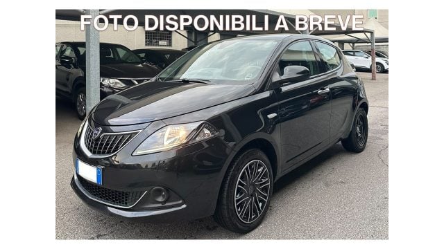 Lancia Ypsilon 1.0 FireFly 5 porte S&S Hybrid Silver Plus, del 2022, 73.975 km, in vendita a Crema (CR)
