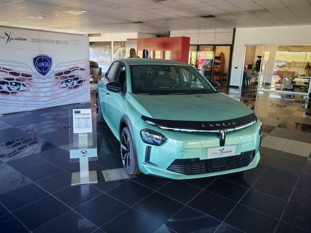 Lancia Ypsilon Hybrid e-DCT - foto 2 di 2