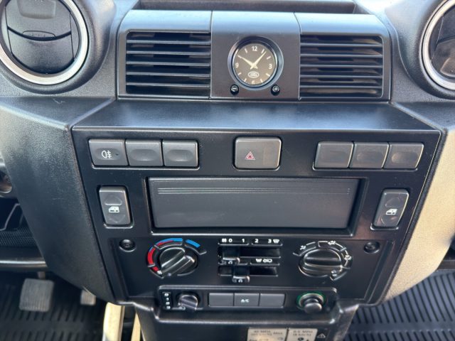 Land Rover Defender 2.2 TD4 110 PICK-UP, del 2012, 24.570 km, in vendita a San Miniato (PI)