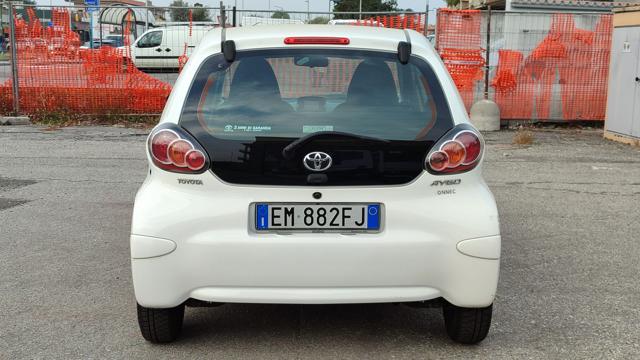 Toyota Aygo 1.0 12V VVT-i 5 porte - foto 3 di 4