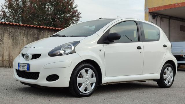 Toyota Aygo 1.0 12V VVT-i 5 porte, del 2012, 150.000 km, in vendita a Rovato (BS)