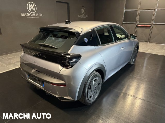 Lancia Ypsilon Hybrid e-DCT - foto 4 di 4