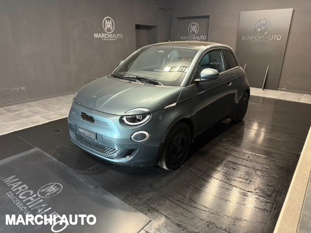 Fiat 500e Giorgio Armani Berlina 42 kWh nuovo a BASTIA UMBRA