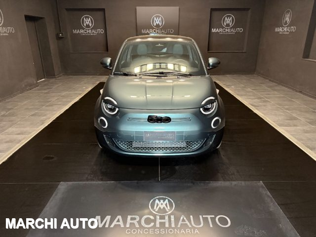 Fiat 500e Giorgio Armani Berlina 42 kWh - foto 2 di 4