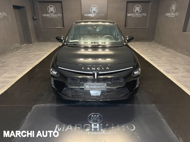 Lancia Ypsilon Hybrid e-DCT - foto 2 di 4