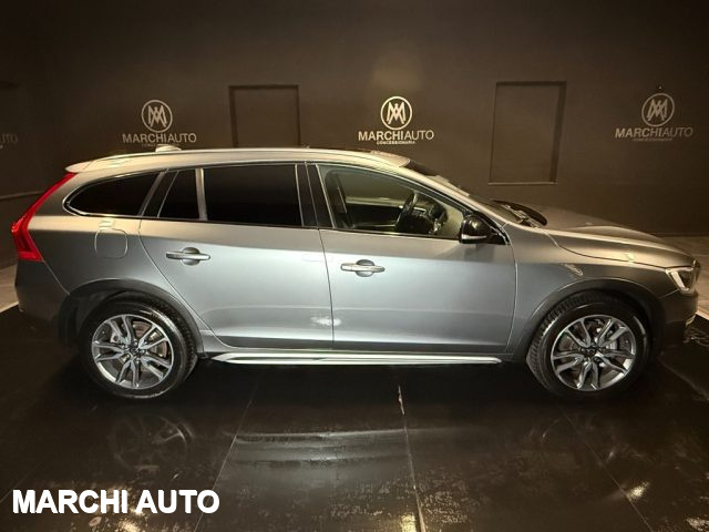 Volvo V60 Cross Country D3 Geartronic Business - foto 4 di 28