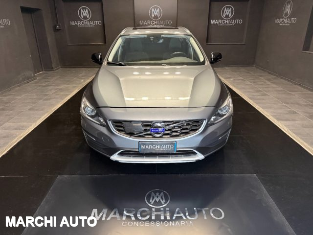 Volvo V60 Cross Country D3 Geartronic Business - foto 2 di 28