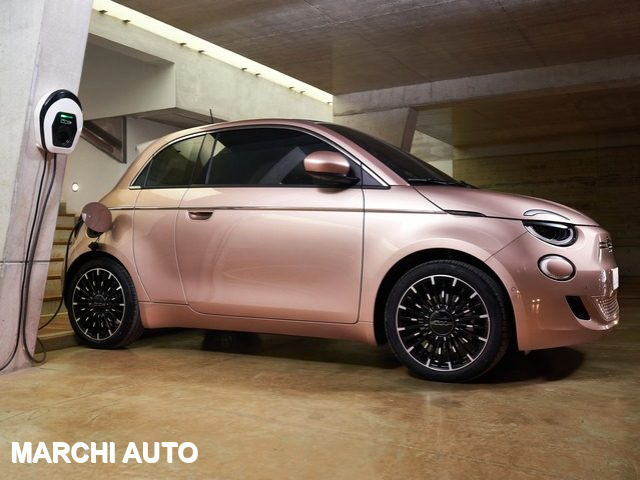Fiat 500e La Prima 3+1 23,65 kWh nuovo a BASTIA UMBRA