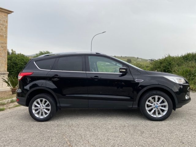 Ford Kuga 2.0 TDCI 120 CV S&S 2WD Titanium - foto 2 di 4