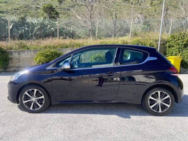 Peugeot 208 1° serie BlueHDi 100 3 porte Allure - foto 3 di 4
