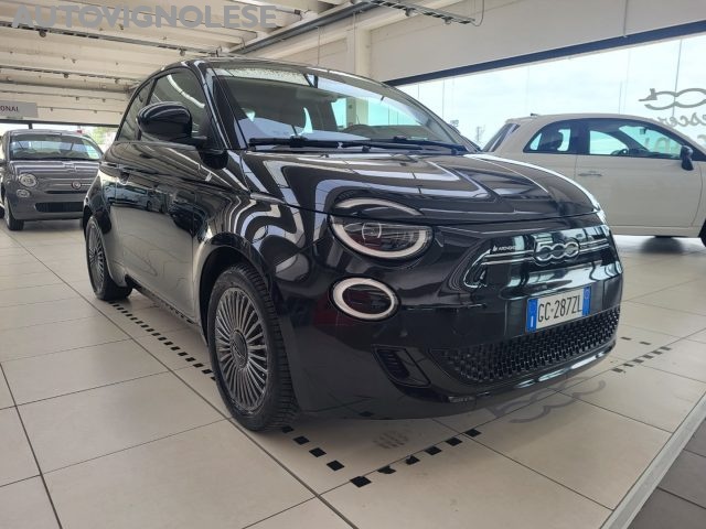 Fiat 500 Icon Berlina 42 kWh accessoriata LED ecc - foto 3 di 4