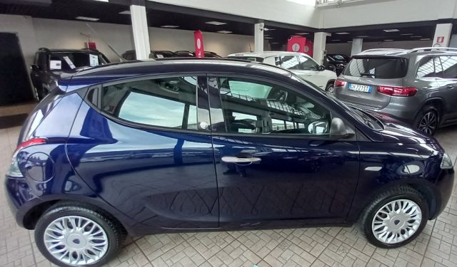 Lancia Ypsilon 1.2 69 CV 5 porte GPL Ecochic Silver - foto 2 di 4