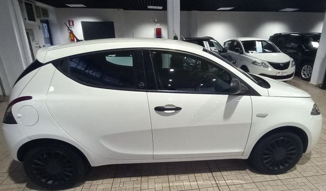 Lancia Ypsilon 1.0 FireFly 5 porte S&S Hybrid Ecochic Silver - foto 2 di 4