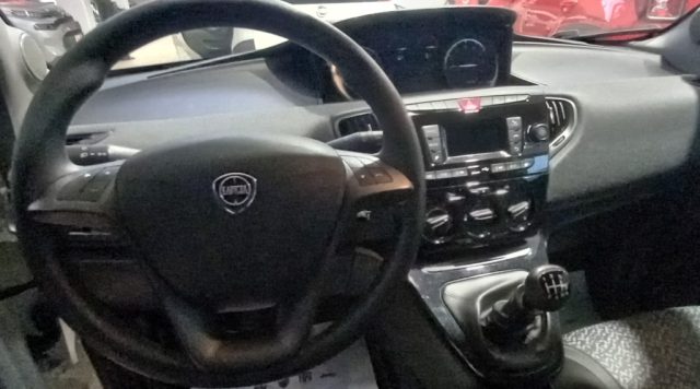Lancia Ypsilon 1.0 FireFly 5 porte S&S Hybrid Ecochic Silver usato a TORINO