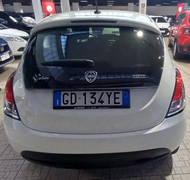 Lancia Ypsilon 1.0 FireFly 5 porte S&S Hybrid Ecochic Silver - foto 3 di 4