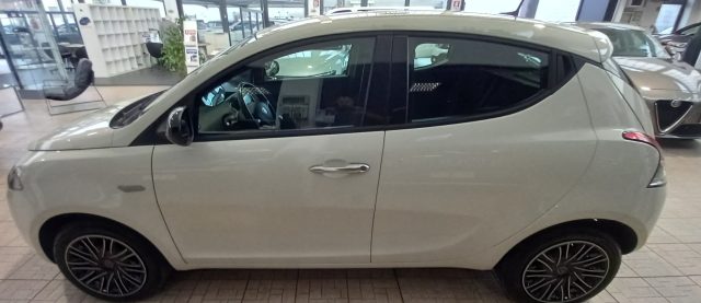 Lancia Ypsilon 1.0 FireFly 5 porte S&S Hybrid Gold - foto 3 di 4