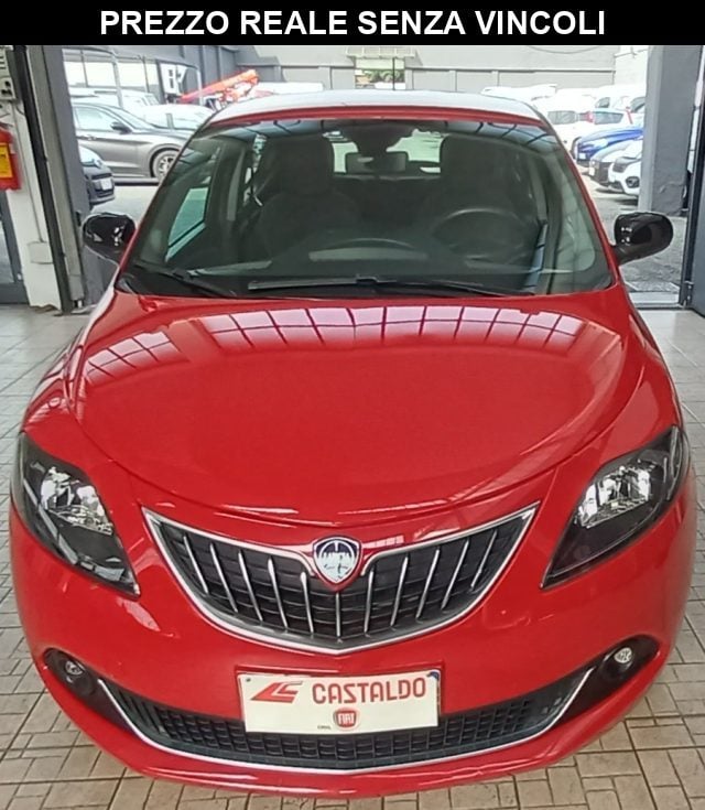 Lancia Ypsilon 1.0 FireFly 5 porte S&S Hybrid Gold - foto 2 di 4