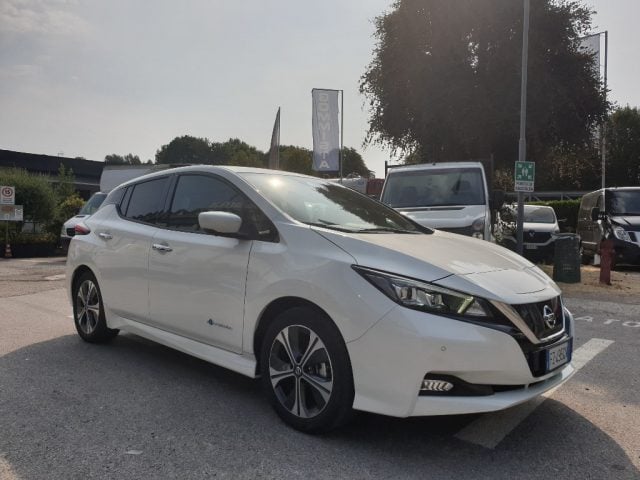 Nissan Leaf Tekna 40 kWh - foto 3 di 4