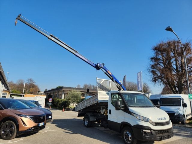 Iveco Daily ribaltabile gru 37.000 rate senza finamziarie usato a NOVEDRATE