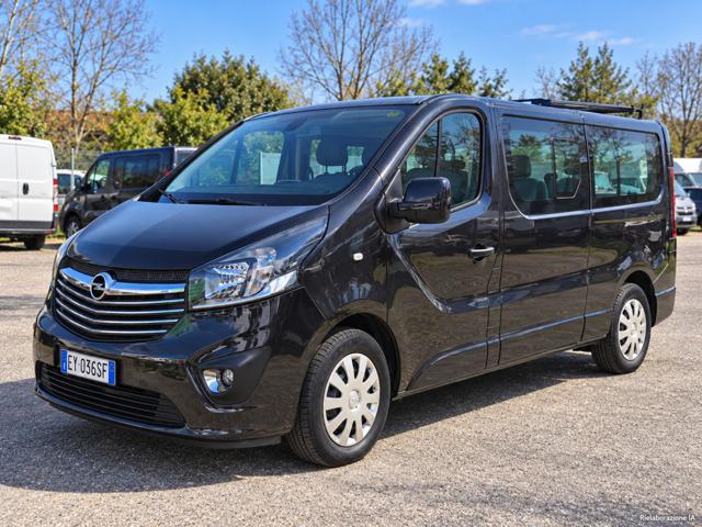 Opel Vivaro 9 posti astecamion24.com, del 2015, 230.000 km, in vendita a Novedrate (CO)