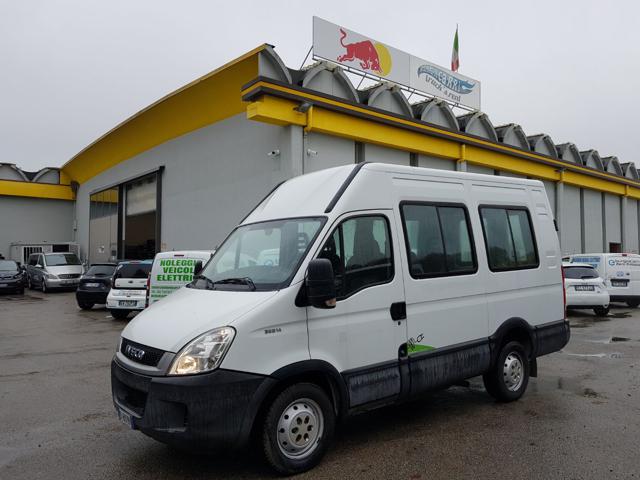 Iveco Daily 9 POSTI ELETTRICO DIESEL usato a NOVEDRATE