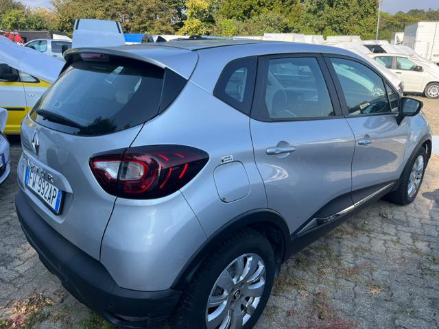 Renault Captur dCi 8V 90 CV EDC Initiale Paris - foto 2 di 4