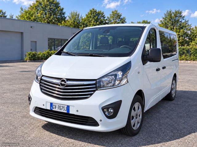 Opel Vivaro Pulmino 9 posti astecamion24.com, del 2017, 139.000 km, in vendita a Novedrate (CO)