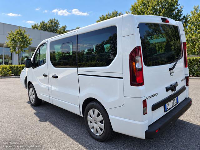 Opel Vivaro Pulmino 9 posti astecamion24.com - foto 2 di 4