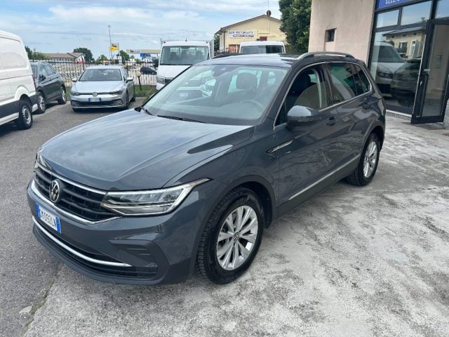 Volkswagen Tiguan 2.0 TDI 150 CV SCR DSG Life usato a RODENGO SAIANO