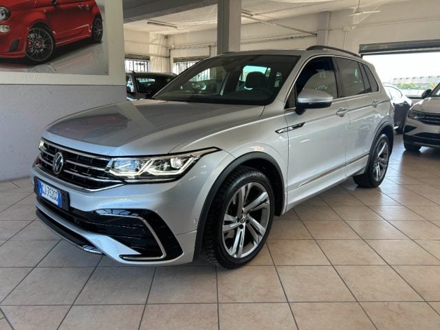 Volkswagen Tiguan 2.0 TDI 150 CV SCR DSG R-Line usato a RODENGO SAIANO