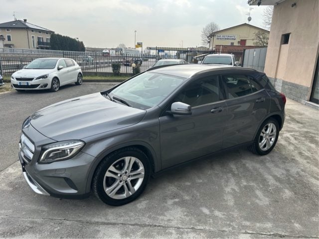 Mercedes-Benz GLA 200 d Automatic 4Matic Premium usato a RODENGO SAIANO