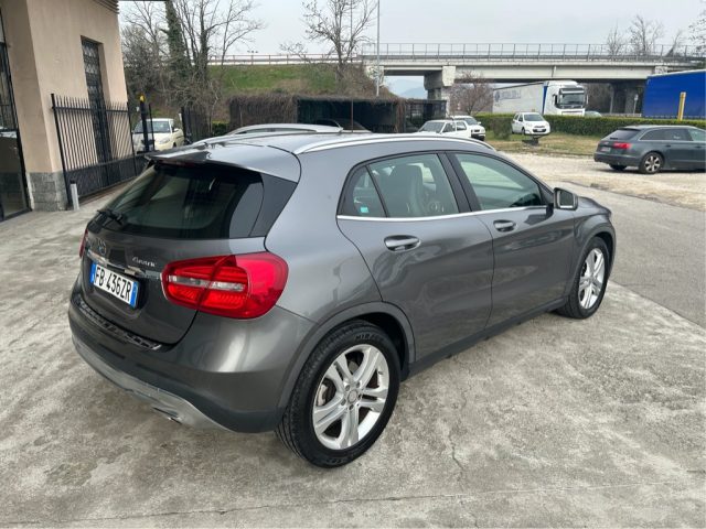 Mercedes-Benz GLA 200 d Automatic 4Matic Premium - foto 3 di 4
