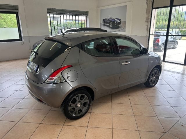 Lancia Ypsilon 1.2 69 CV 5 porte Elefantino Blu - foto 3 di 4