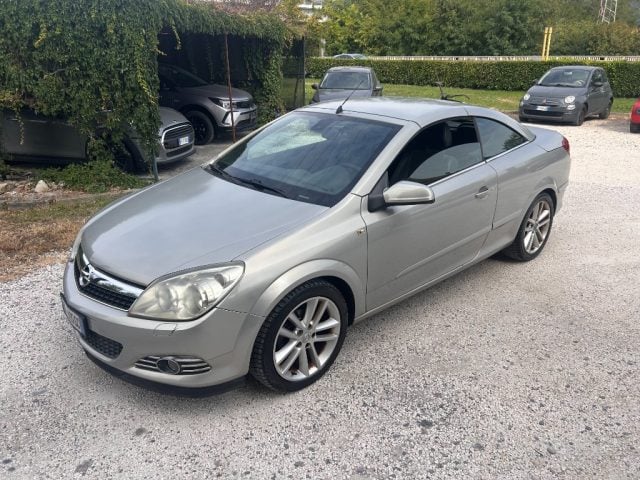 Opel Astra TwinTop 1.6 16V VVT Enjoy, del 2007, 395.000 km, in vendita a Rodengo Saiano (BS)