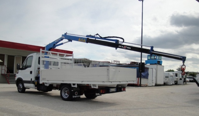Iveco Daily 35C11 con Gru AMCO VEBA 2SI usato a SAN ZENONE DEGLI EZZELINI