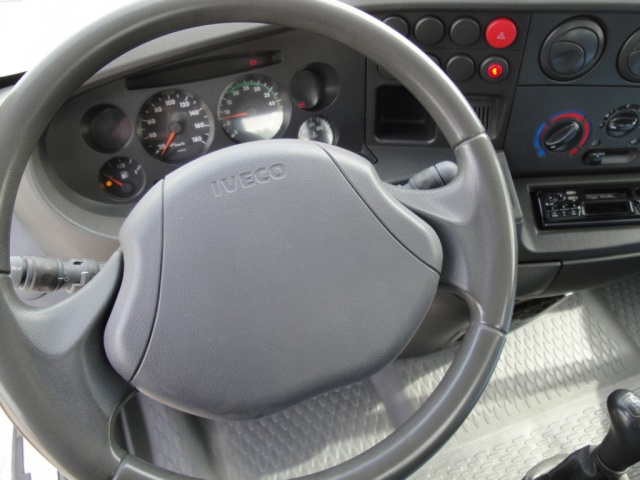 Iveco Daily 35C11 con Gru AMCO VEBA 2SI, del 2002, 190.000 km, in vendita a San Zenone Degli Ezzelini (TV)