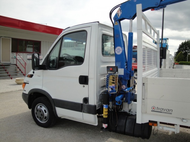 Iveco Daily 35C11 con Gru AMCO VEBA 2SI, del 2002, 190.000 km, in vendita a San Zenone Degli Ezzelini (TV)