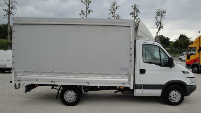 Iveco Daily 35S12 120CV 2.3 HPi Centinato - foto 4 di 4