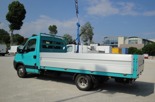 Iveco Daily 35C18 pneumatico a cassone - foto 2 di 4