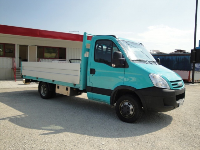 Iveco Daily 35C18 pneumatico a cassone usato a SAN ZENONE DEGLI EZZELINI