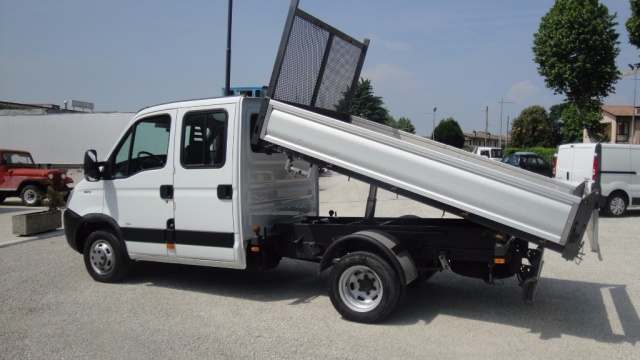Iveco Daily 35C12 doppia cabina 7 posti Ribaltabile usato a SAN ZENONE DEGLI EZZELINI